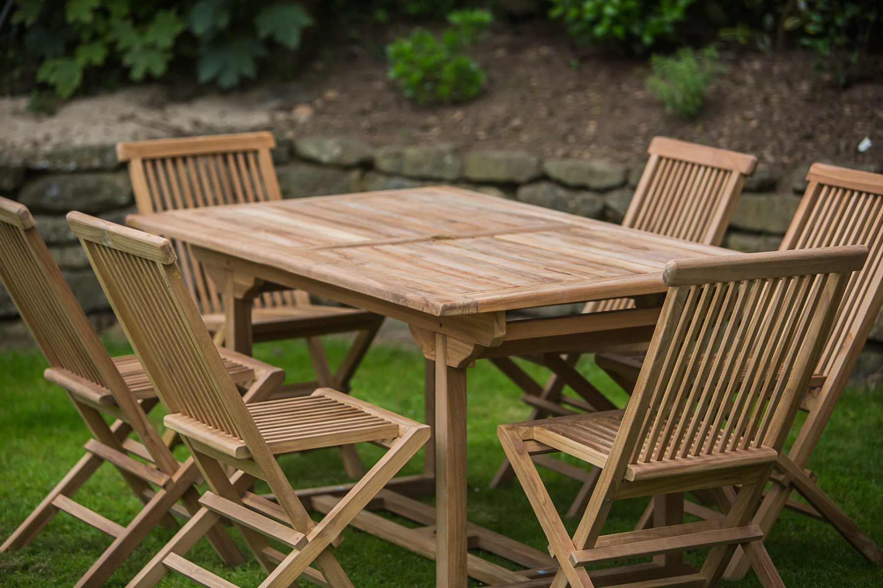 Why Teak Furniture Is Perfect For Outdoor Use