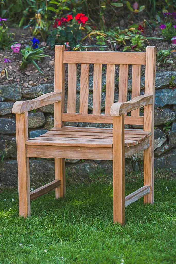 Classic Fixed Teak Arm Chair