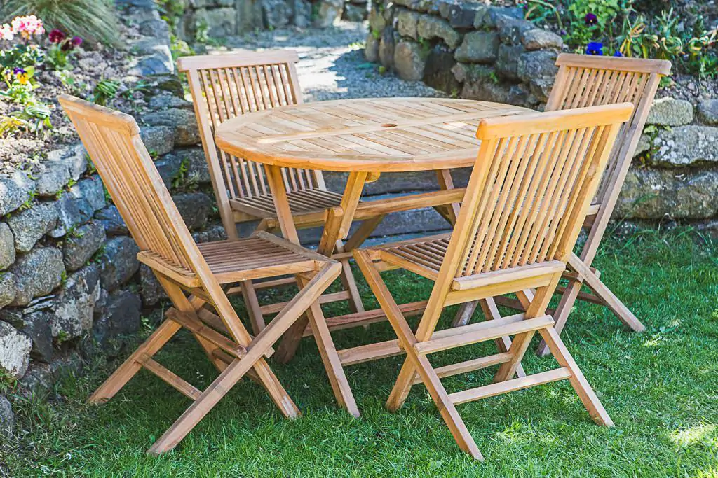 Solid Teak 1m Circular Folding Table and Folding Chair Garden Furniture Set