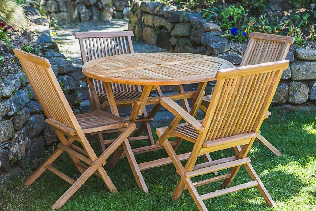 Folding 1m Solid Teak Circular Garden Table and Chair Set (Combo)