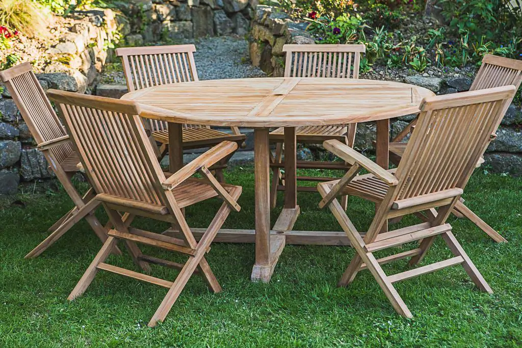 1.5m Solid Teak Round Pedestal Table and Folding Arm Chair Garden Furniture Set