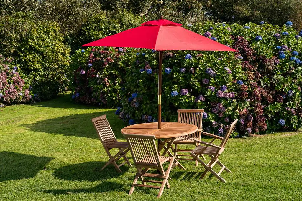 Red 2.5m Wooden Garden Parasol
