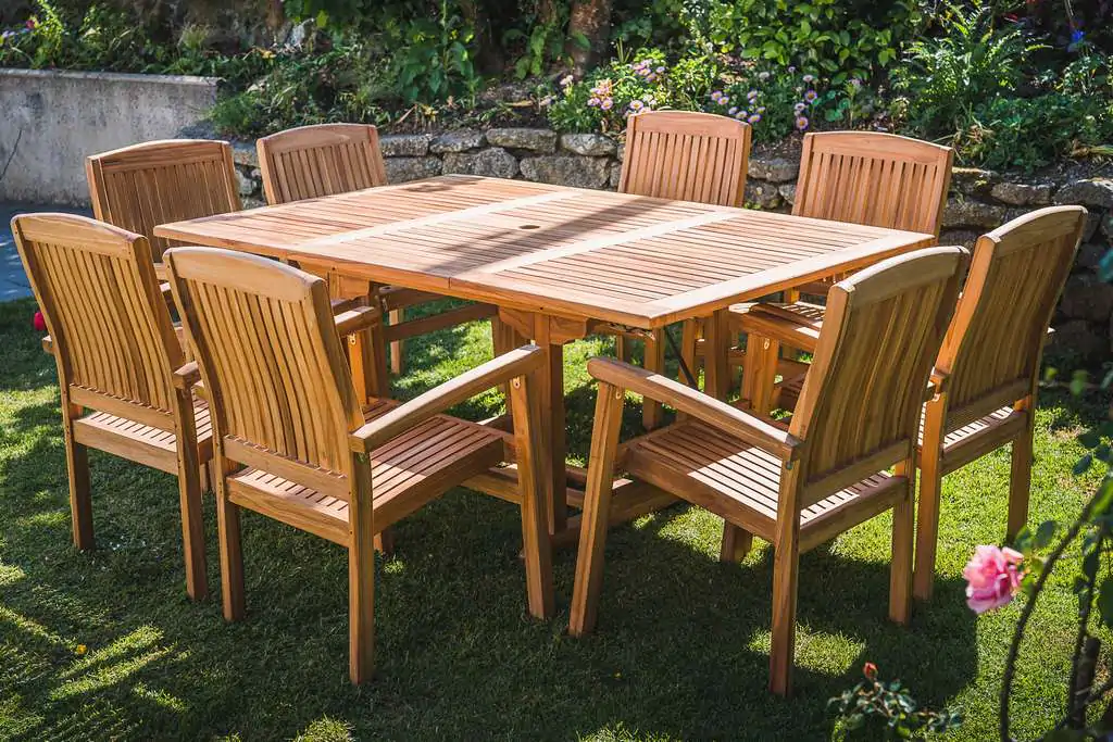 Square to Rectangular – 1.2m to 1.8m Extending Table with 8 Fixed Charlotte Stacking Chairs