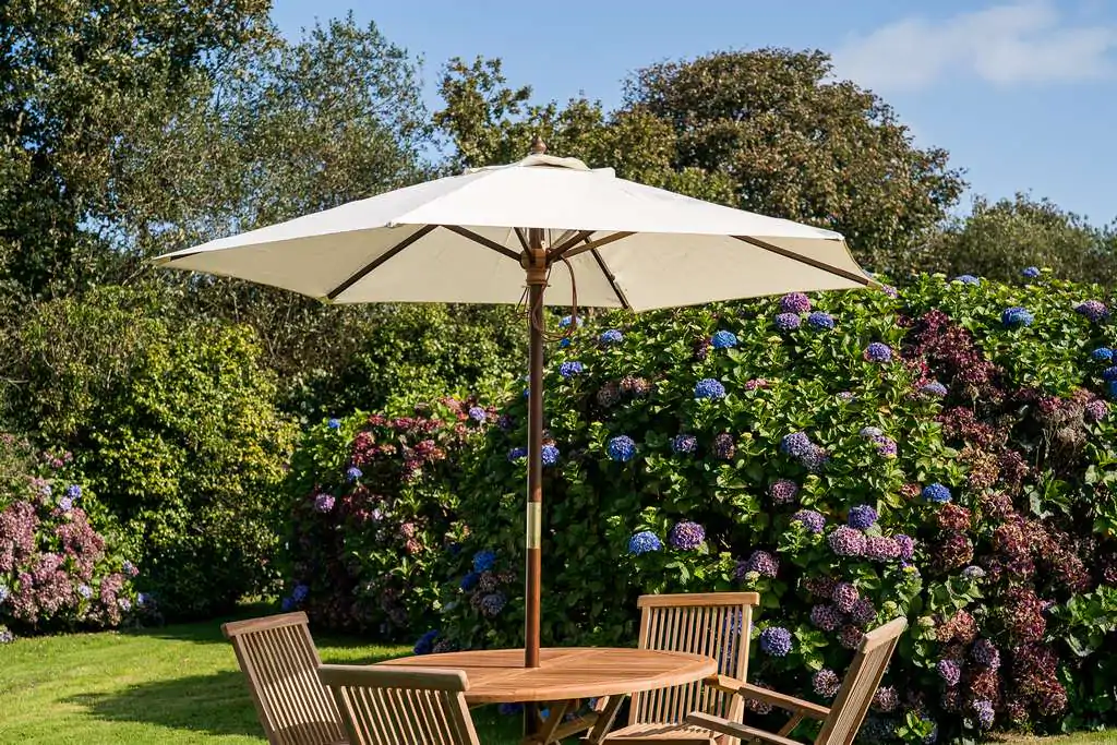 CREAM 2.5M WOODEN GARDEN PARASOL – CLEARANCE