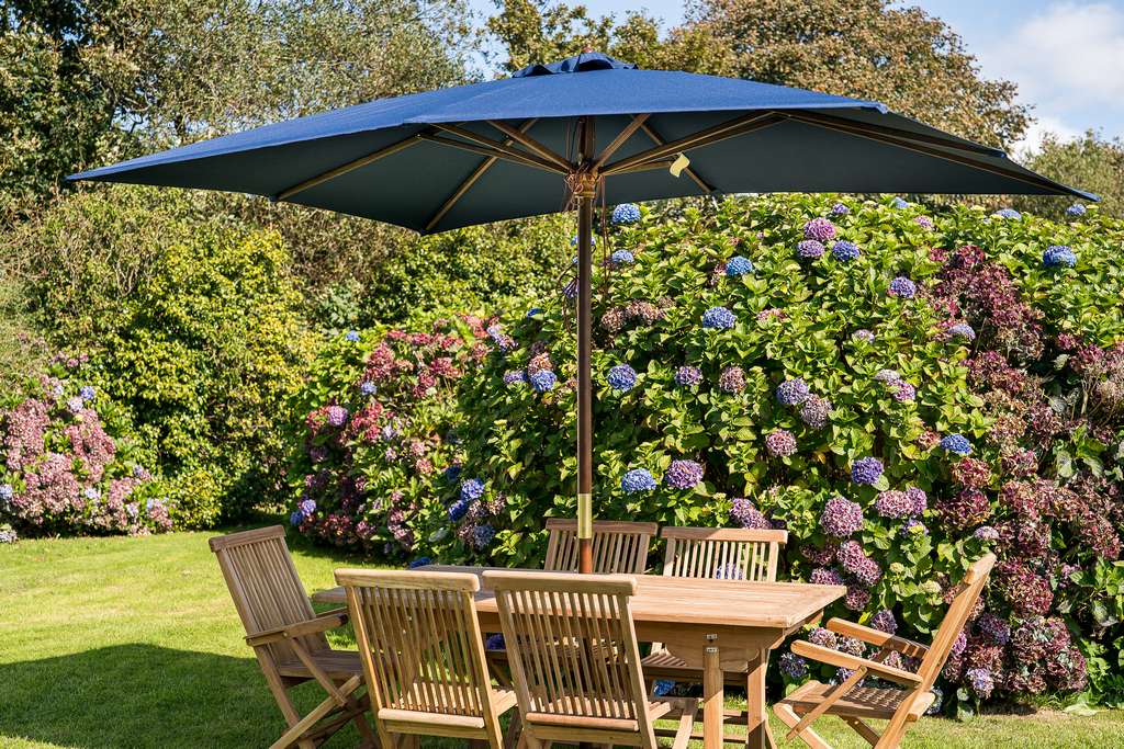 3m x 2m Navy Rectangular Wooden Garden Parasol – Clearance