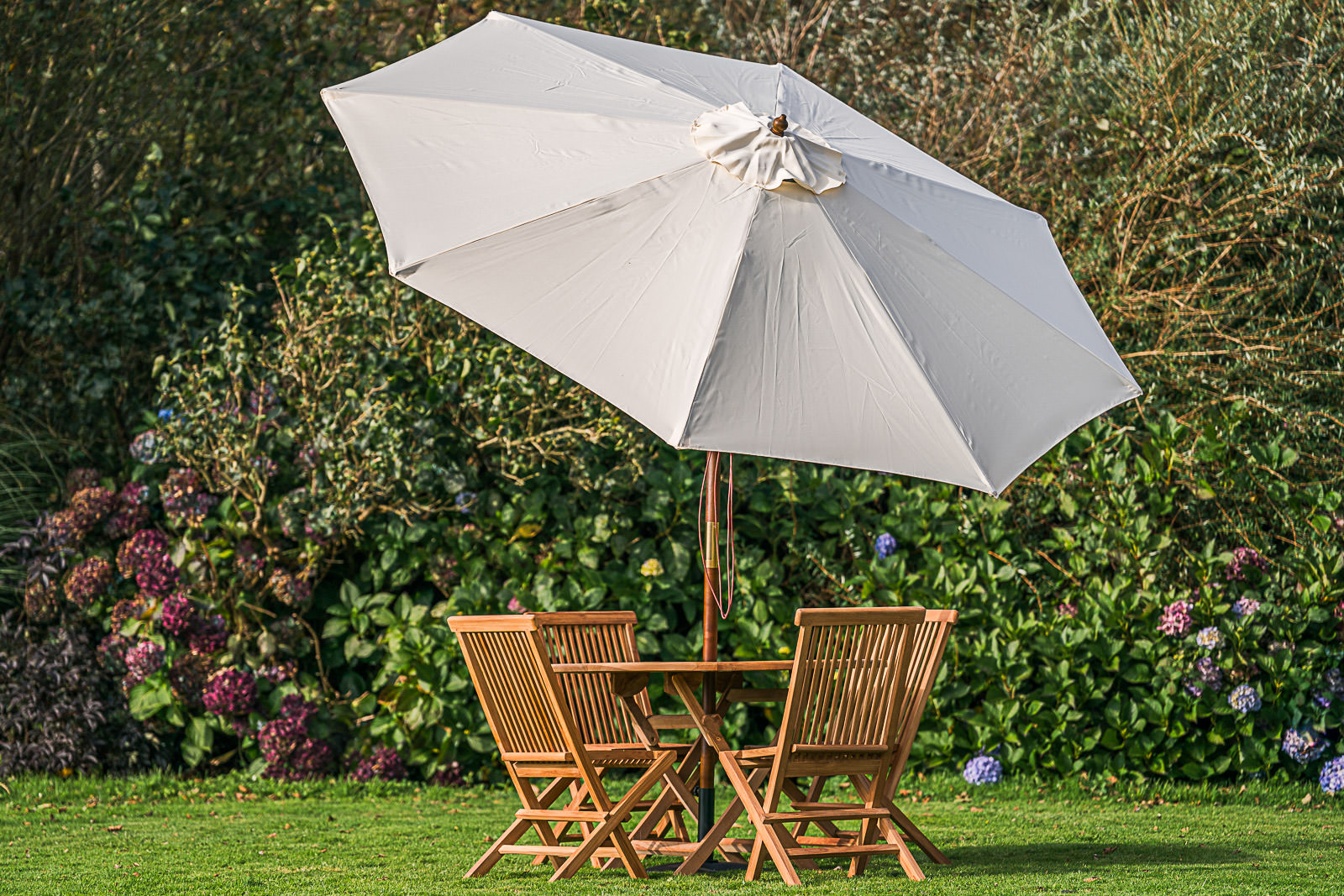 3M CREAM WOODEN TILTING GARDEN PARASOL – CLEARANCE