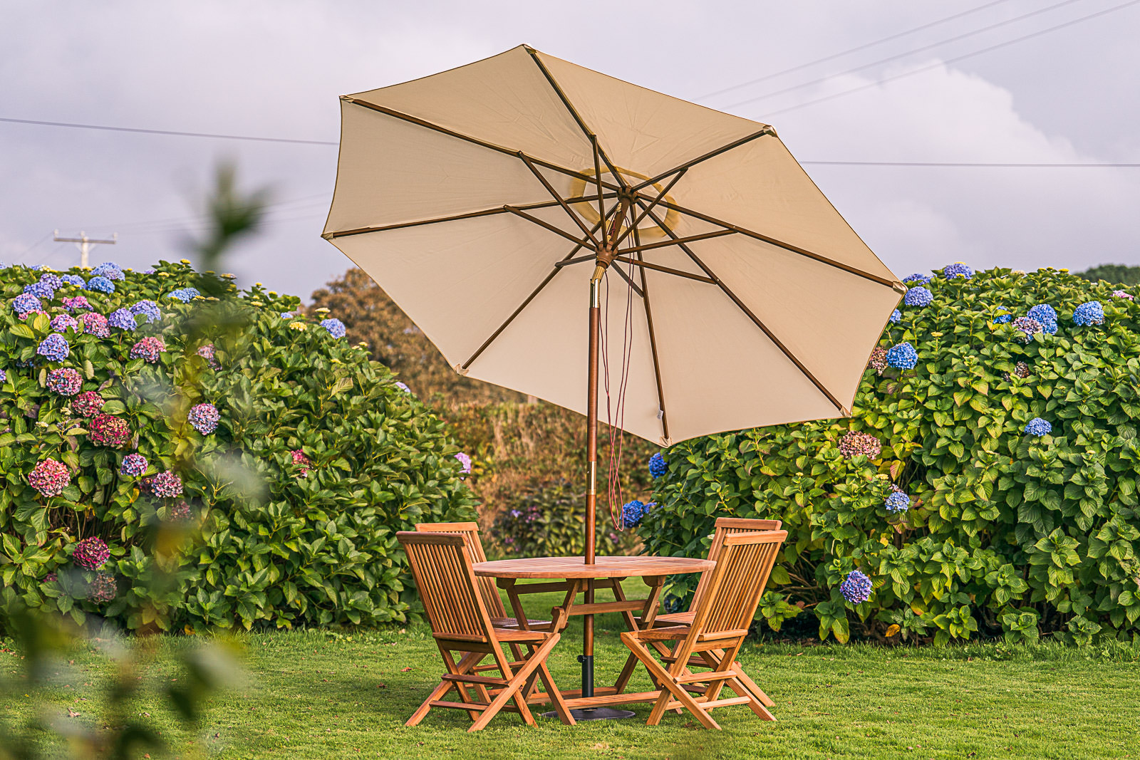 CREAM 3M WOODEN TILTING GARDEN PARASOL – CLEARANCE