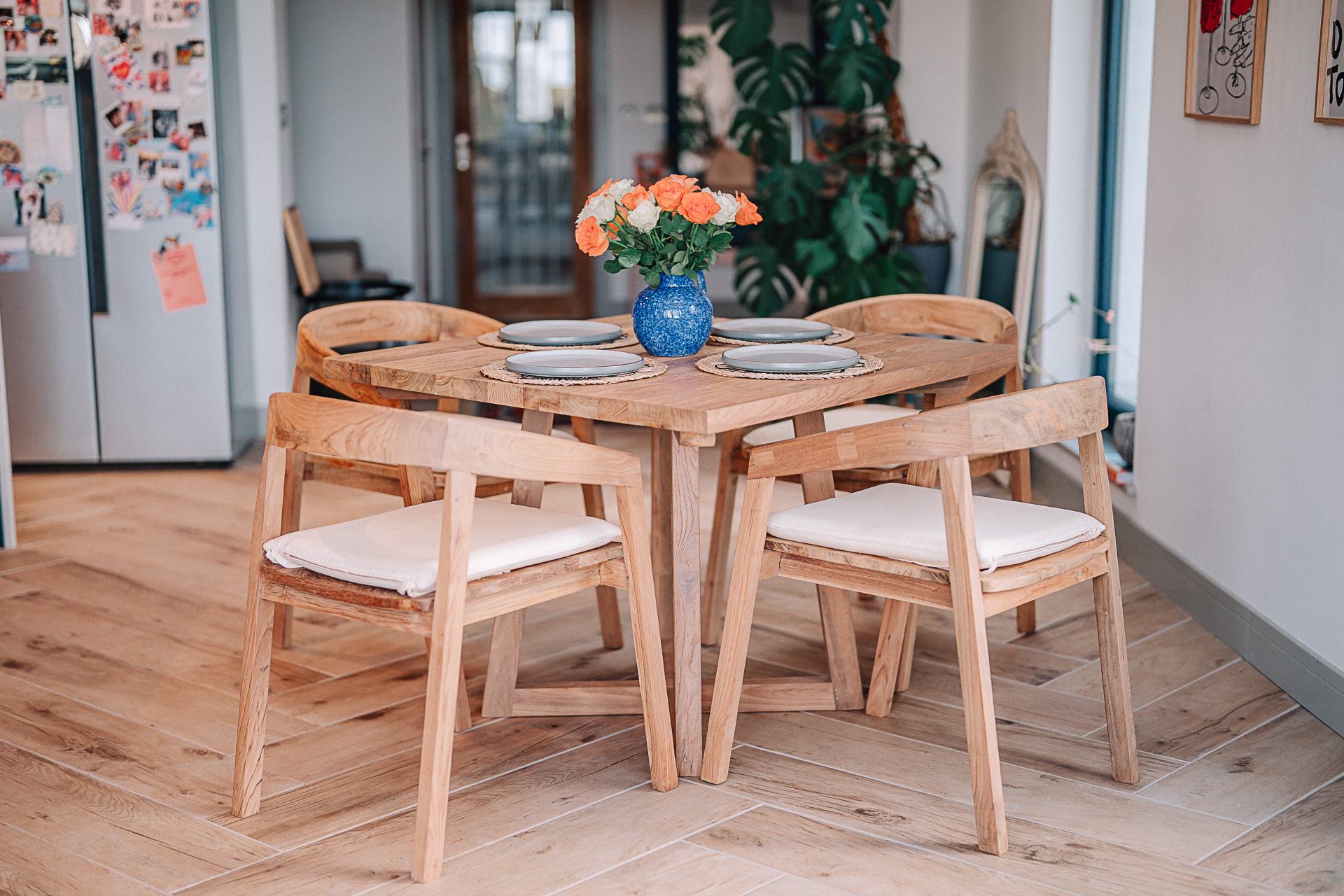 Reclaimed Teak 1m Lamorna Square Table with 4 Round Back Chairs and Cream Cushions