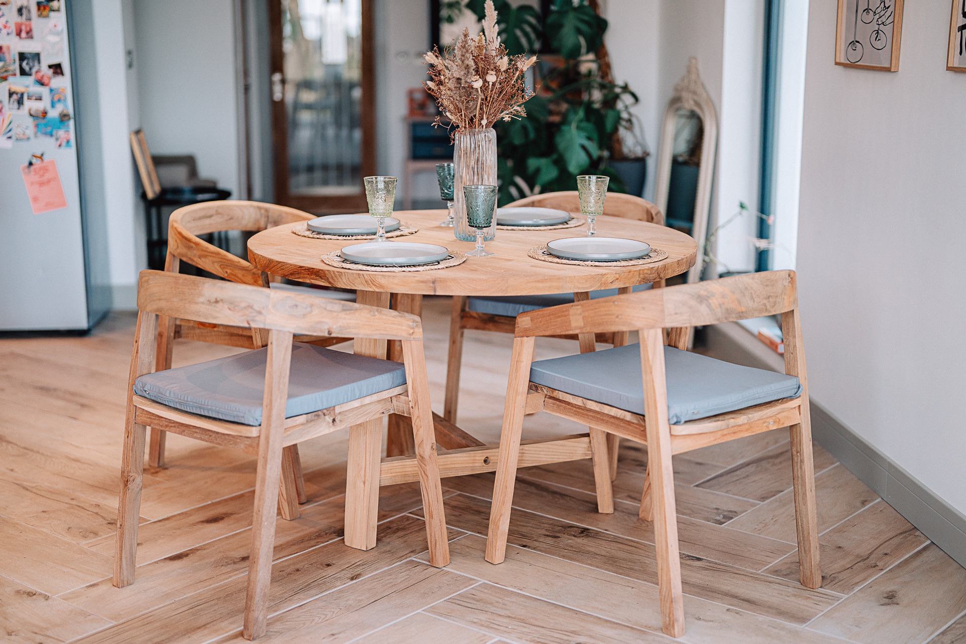 1.2m Treen Teak Table and 4 Round Back Chairs with Grey Cushions