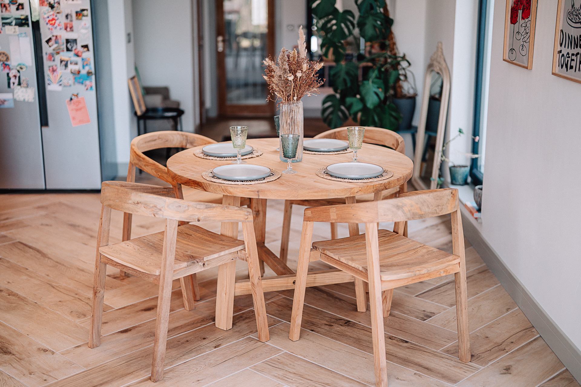 Treen 1.2m Circular Table with 4 Round Back Chairs