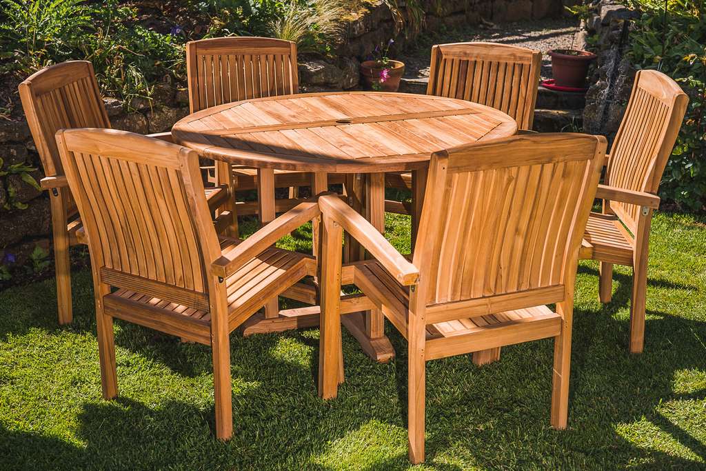 Garden Furniture Buckinghamshire 3 120cm pedestal round 6 seater teak dining patio set 02